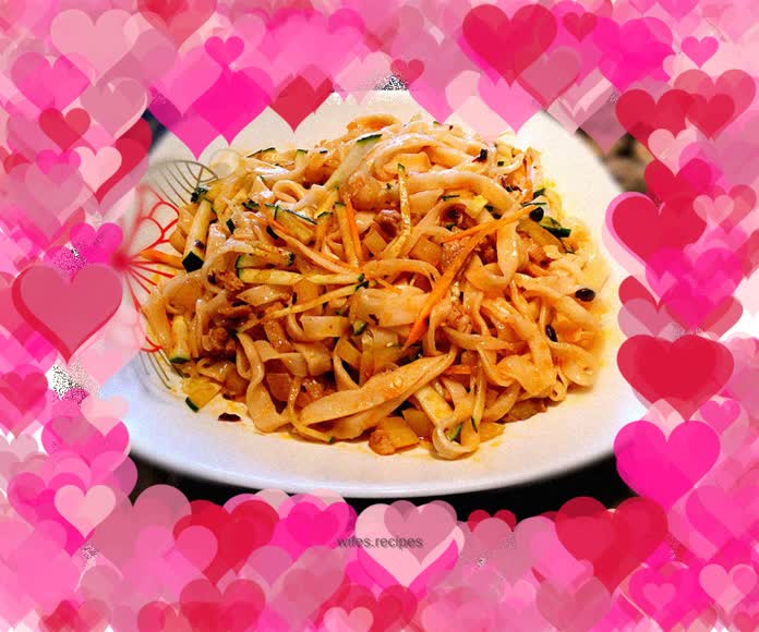 Hand-made noodles with mixed sauce