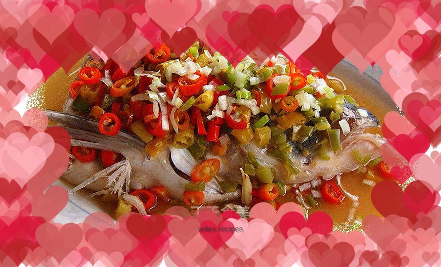 Fish head with chopped pepper