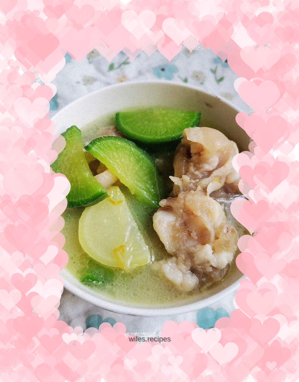 Pig's feet and radish soup