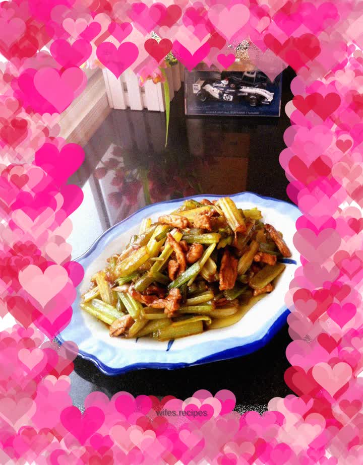 Stir-fried shredded pork with celery
