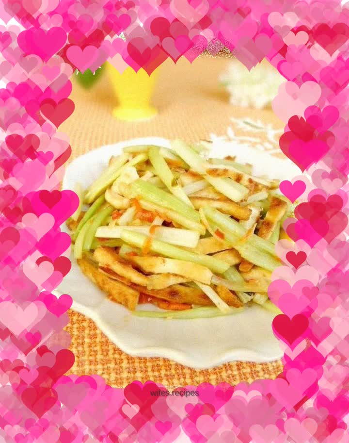 Stir-fried tofu with chopped pepper and celery