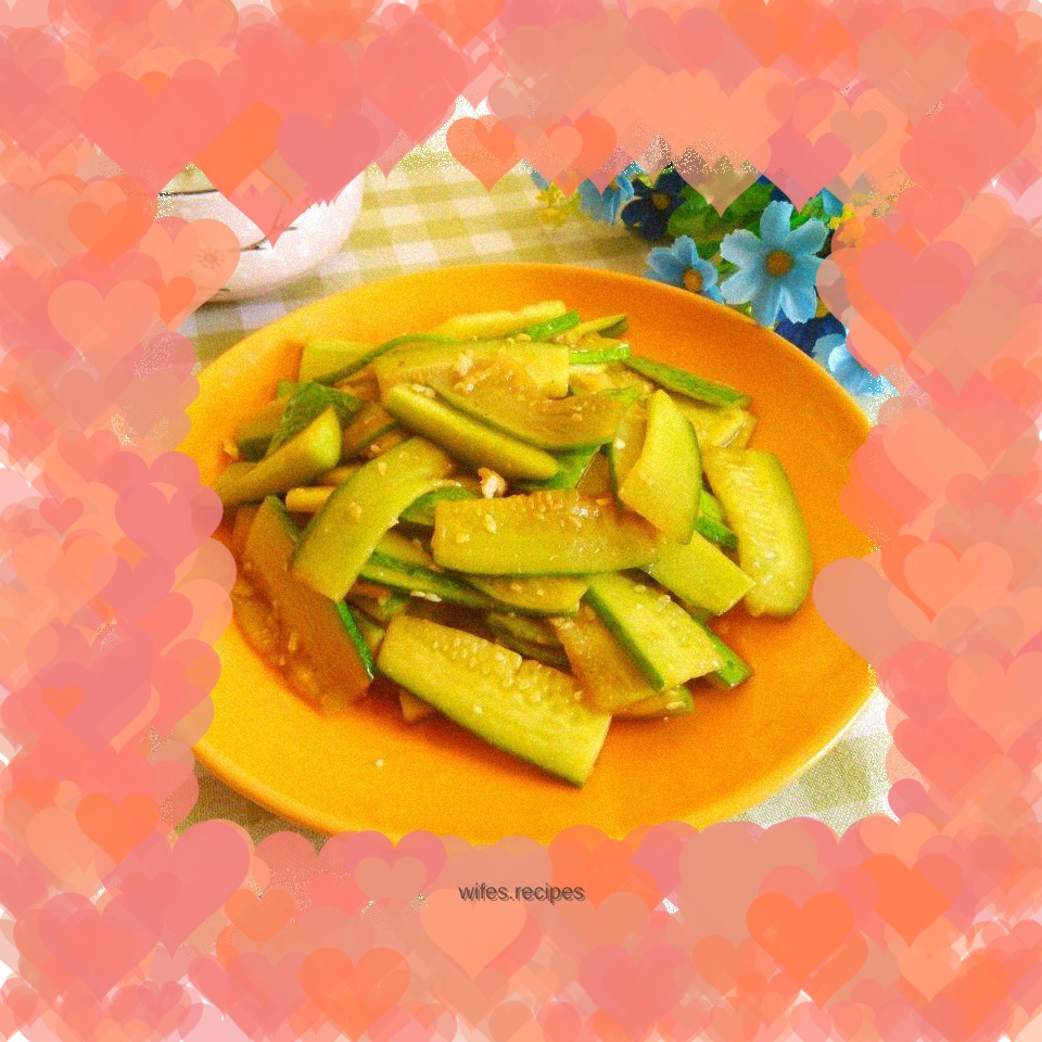 Stir-fried cucumber slices