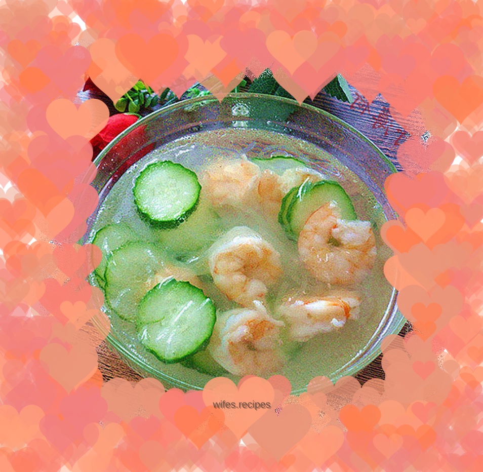 Shrimp, vermicelli and melon slices soup
