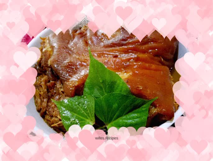 Braised boneless pork elbow