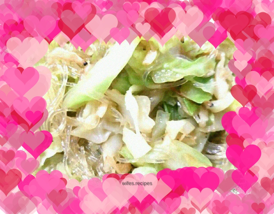 Steamed rice noodles with cabbage and vermicelli