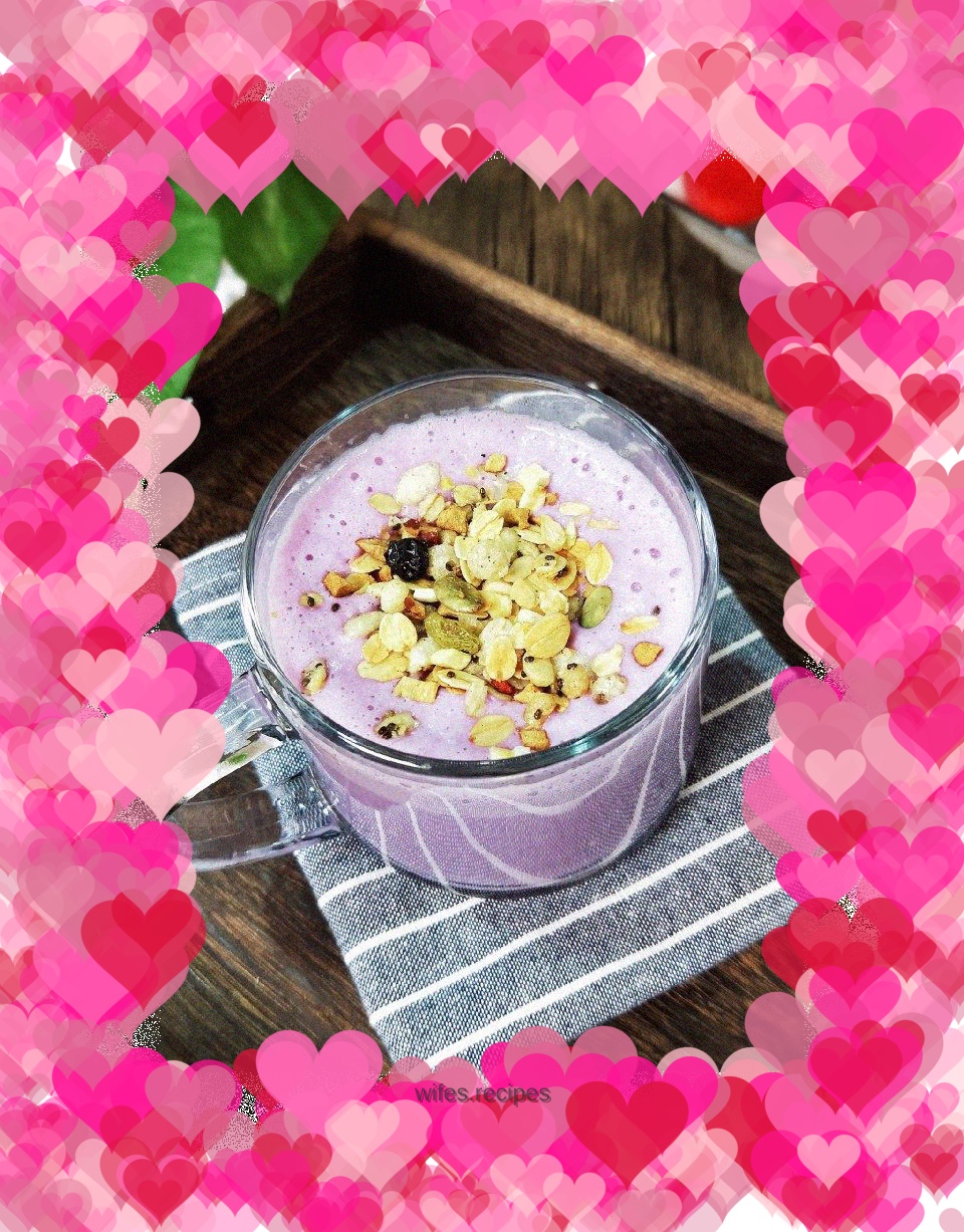 Oatmeal and purple sweet potato smoothie