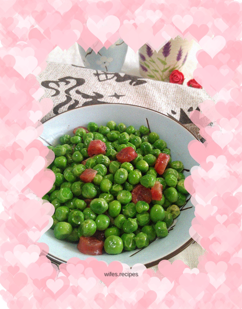 Stir-fried bacon with peas