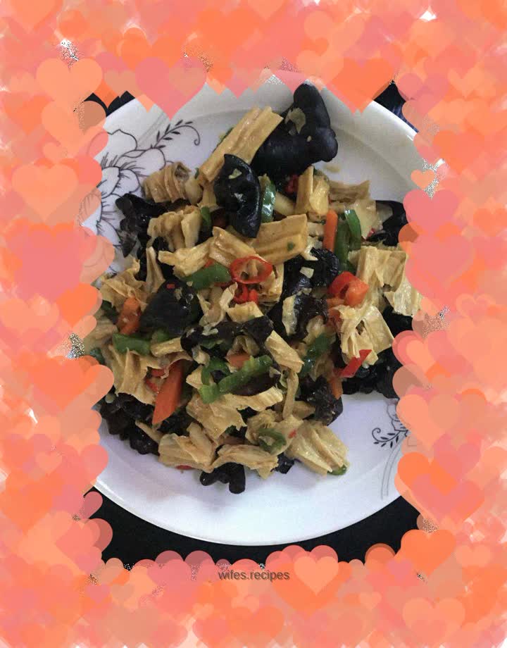 Stir-fried fungus with double pepper and yuba