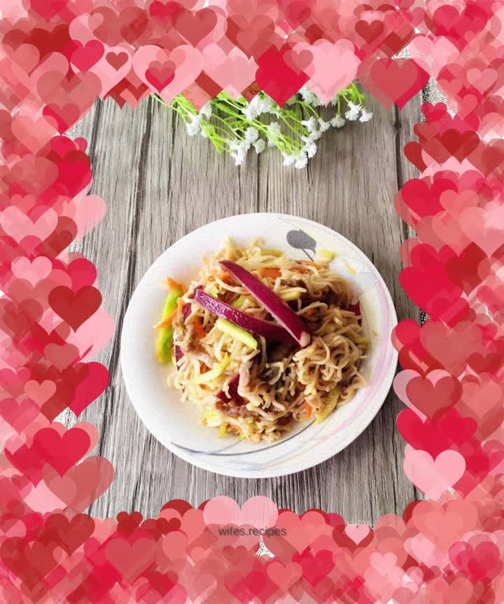 Fried noodles with zucchini and onion