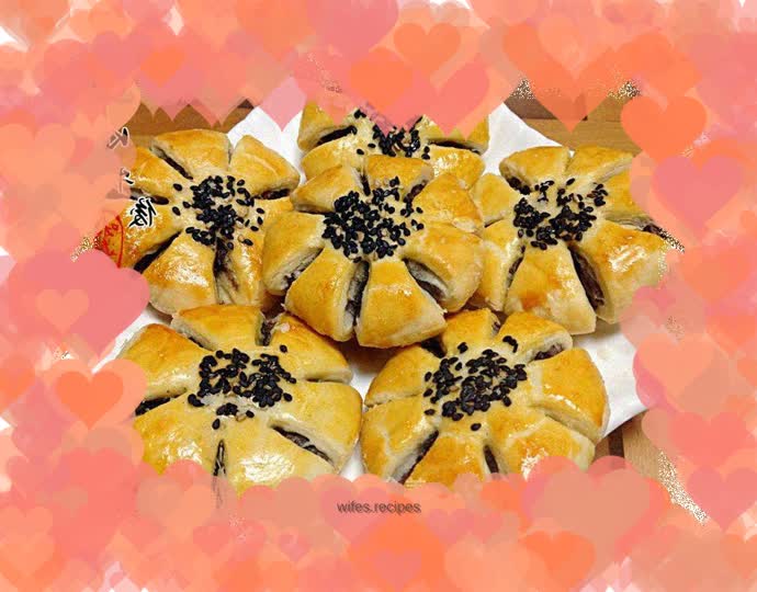 Flower shaped red bean cake!