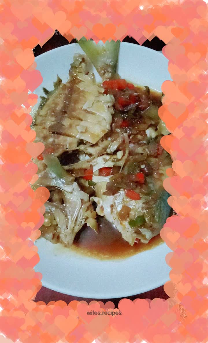 Braised golden pomfret with soy sauce