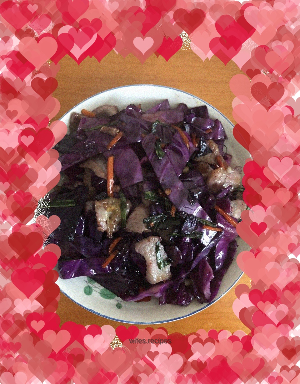 Stir-fried bacon with purple cabbage