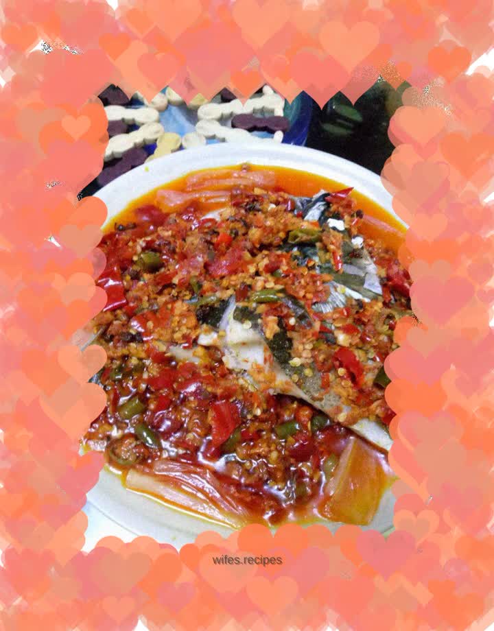 Fish head with chopped pepper