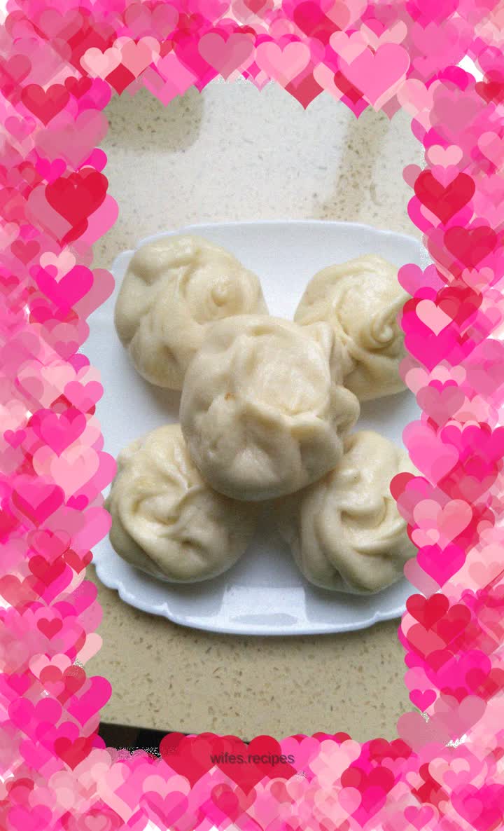 Family version of three fresh buns