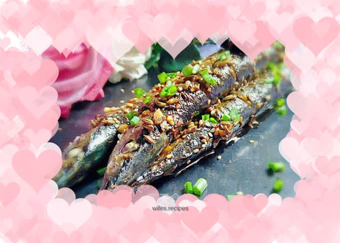 Pan-fried and braised saury