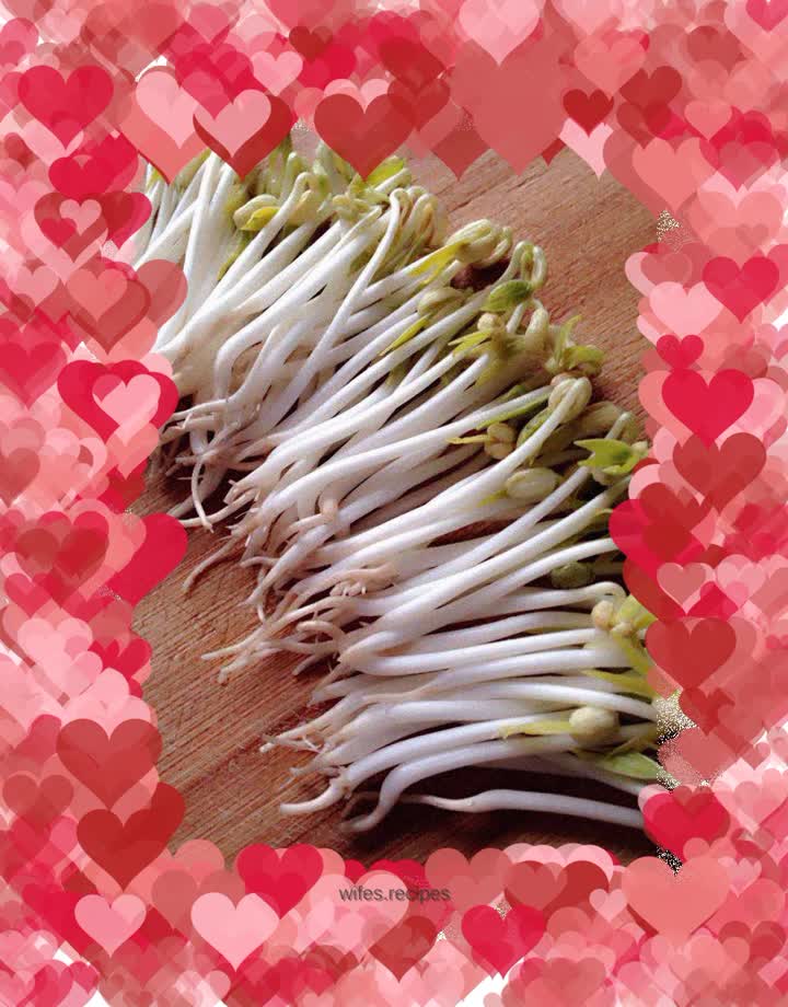 Golden mung bean sprouts