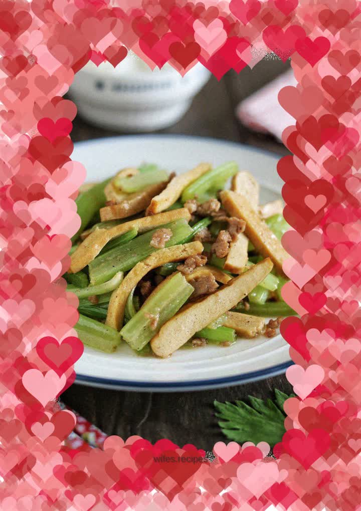Stir-fried minced pork and dried celery