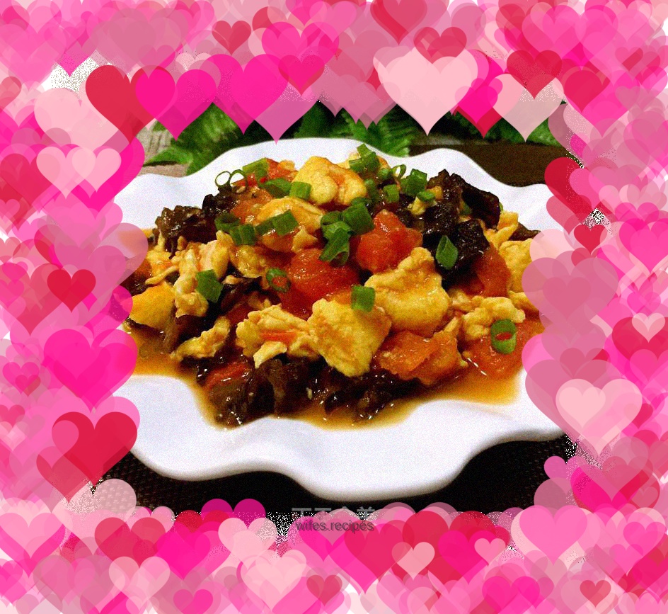 Scrambled eggs with black fungus and tomatoes