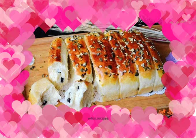 Black raisin dumplings