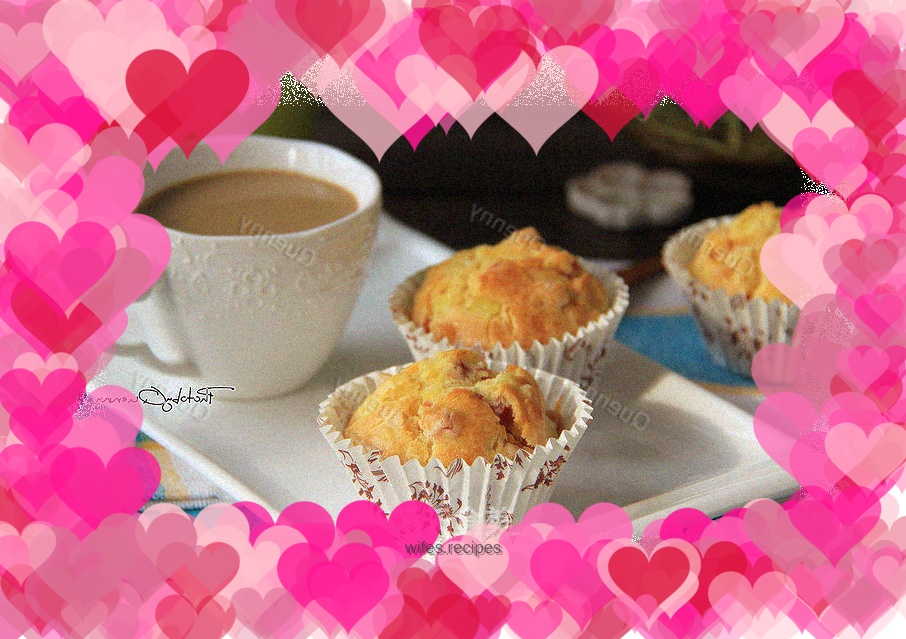 Onion, ham and salty muffins
