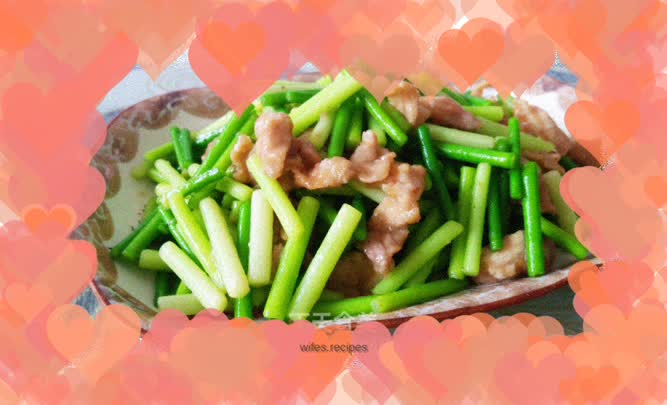 Stir-fried shredded pork with garlic