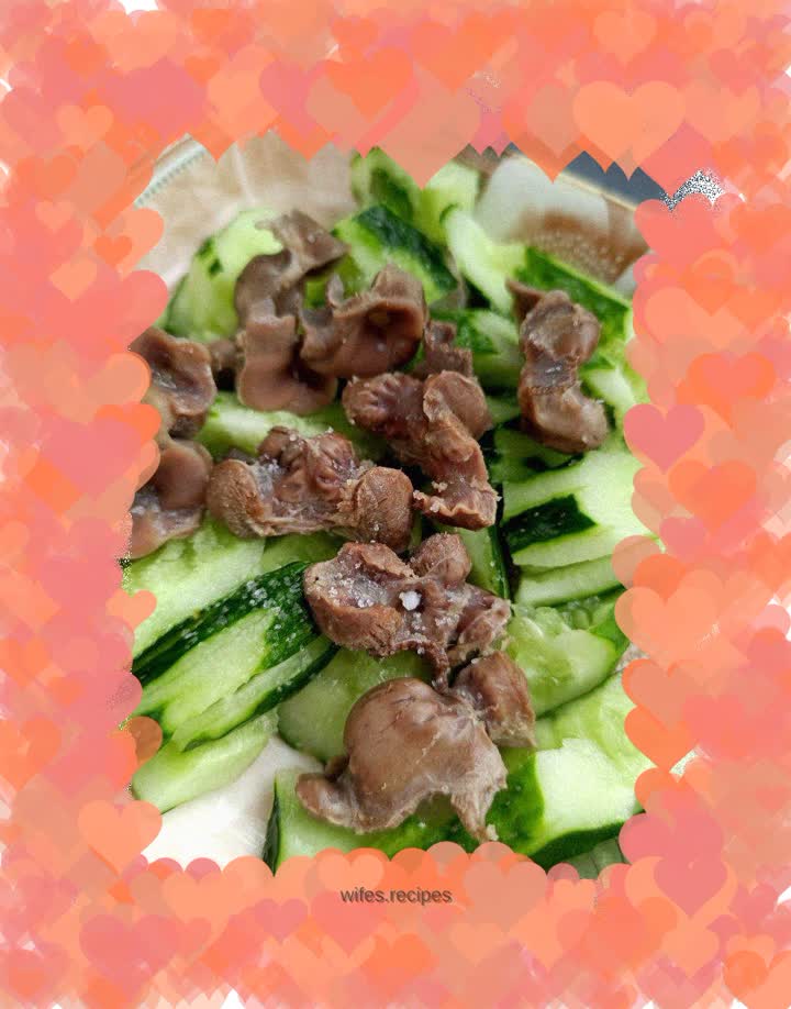Pigeon gizzards mixed with cucumber