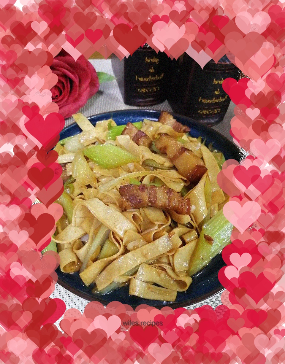 Braised Pork with Celery and Bean Skin