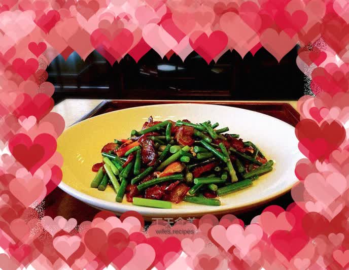 Stir-fried bacon with garlic