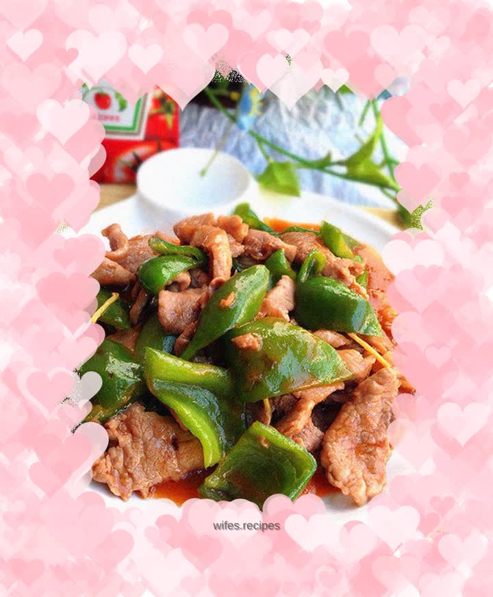 Pork slices with tomato sauce and green pepper