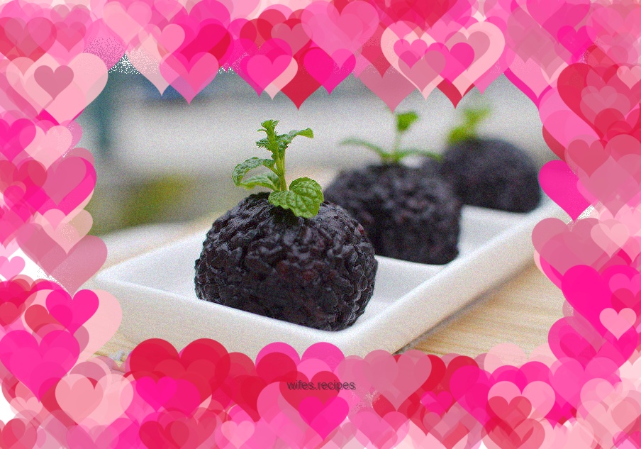 Simple deliciousness - black rice dumplings