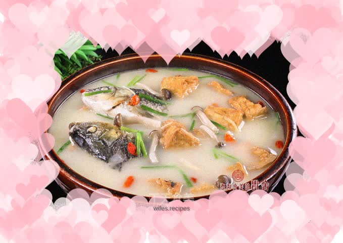 Crucian carp stewed with tofu