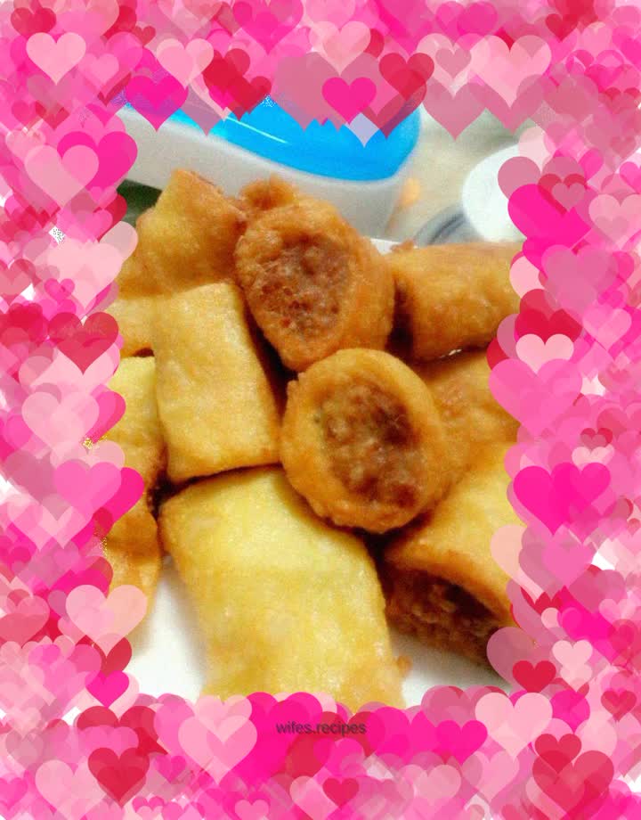 Pork spring rolls with egg skin