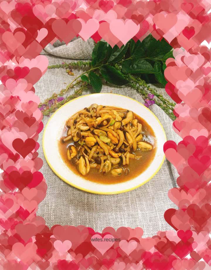 Stir-fried mussels and meat with mushrooms