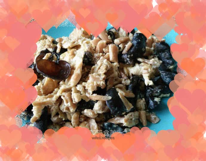 Scrambled eggs with black fungus and day lily