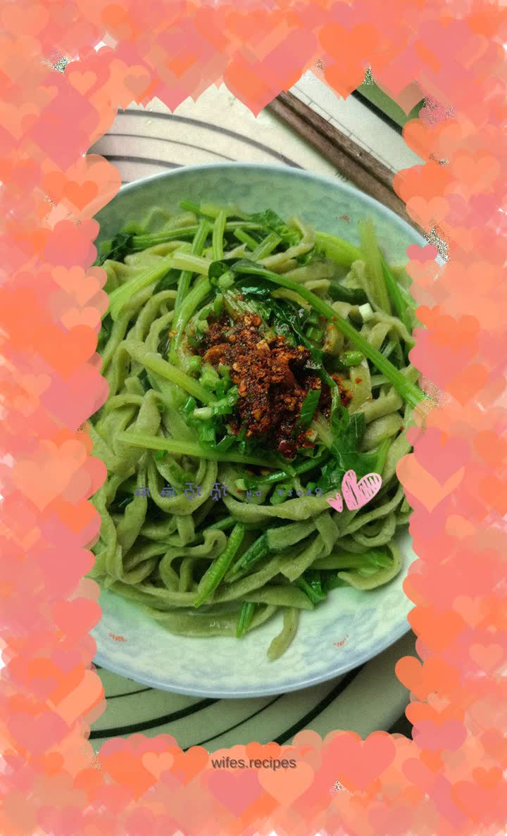 Hand-rolled spinach noodles with oil
