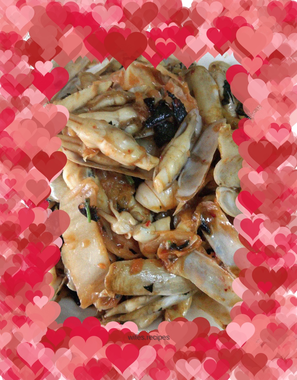Stir-fried razor clams with spicy cabbage