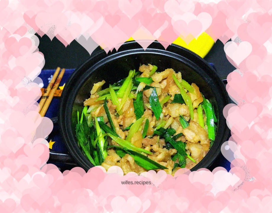 Stir-fried pork belly in casserole