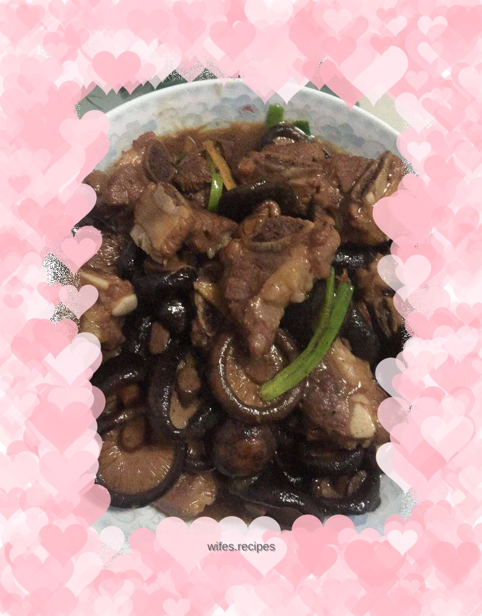 Braised Pork Ribs with Mushrooms