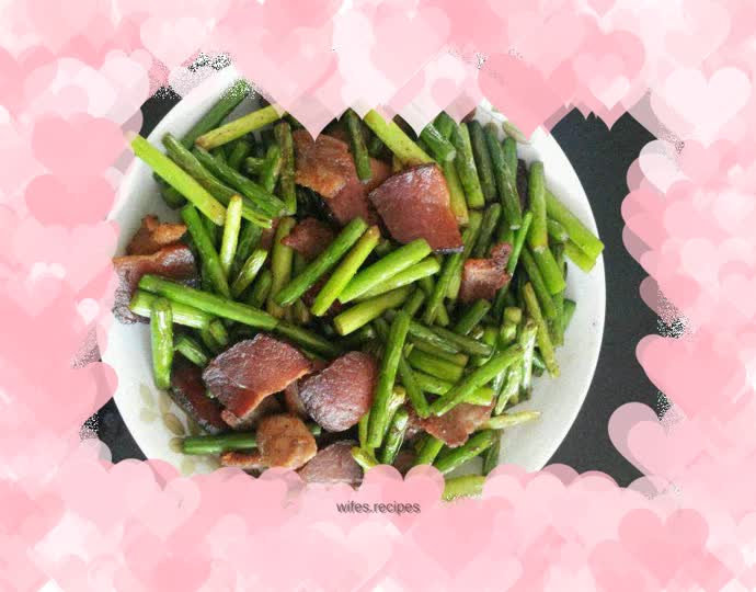 Stir-fried bacon with garlic sprouts