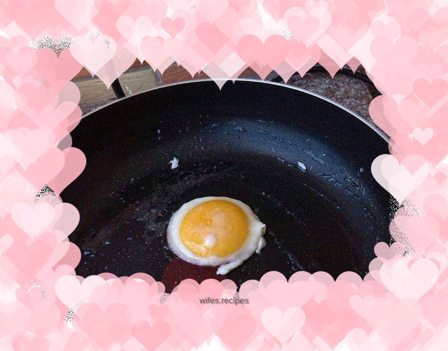 Round poached eggs