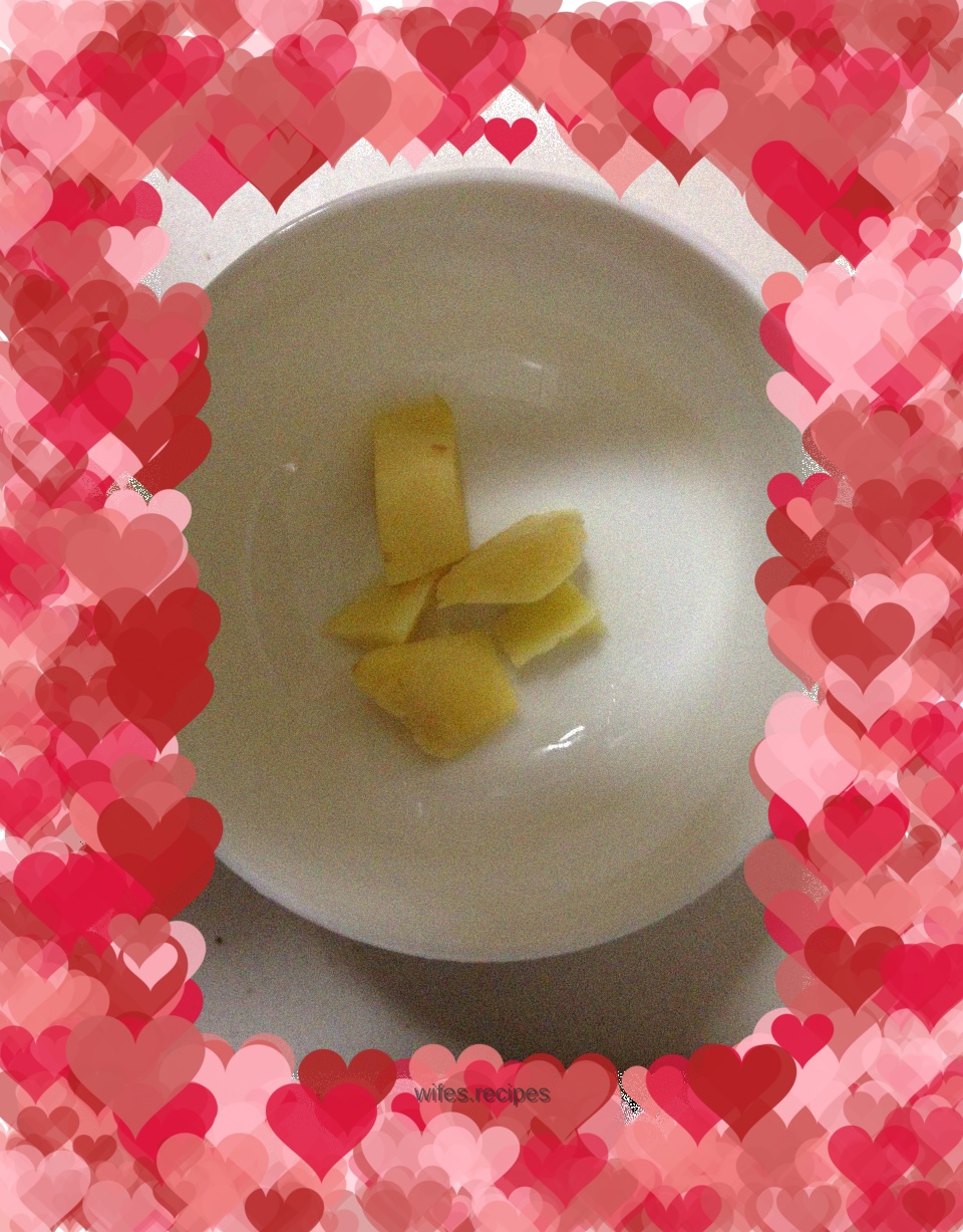 Beef bone soup and beef bone marrow oil