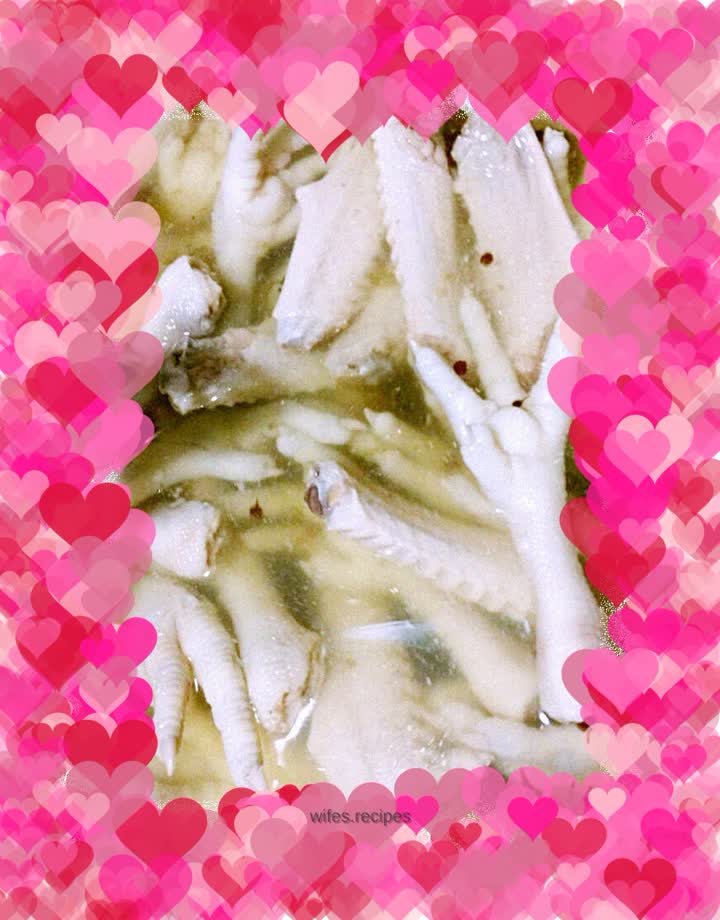 Pickled pepper chicken feet and duck wings