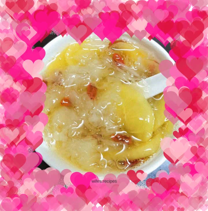 Tremella, apple and wolfberry syrup