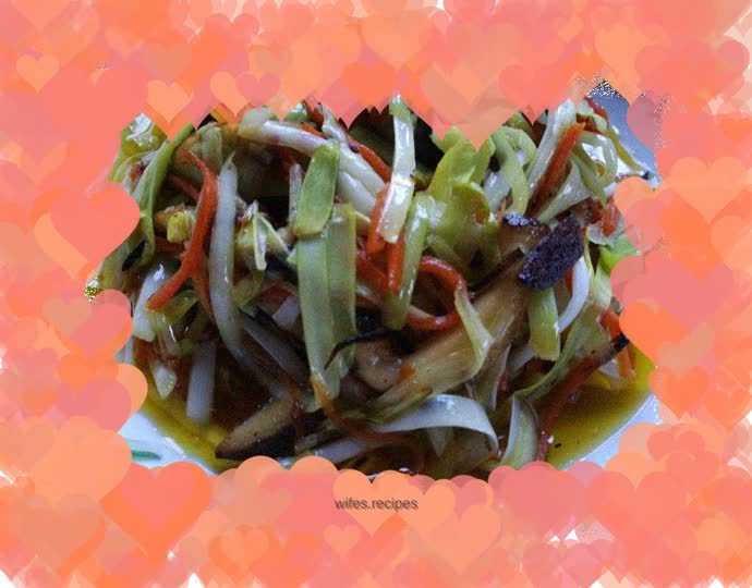 Stir-fried shredded carrots with leeks