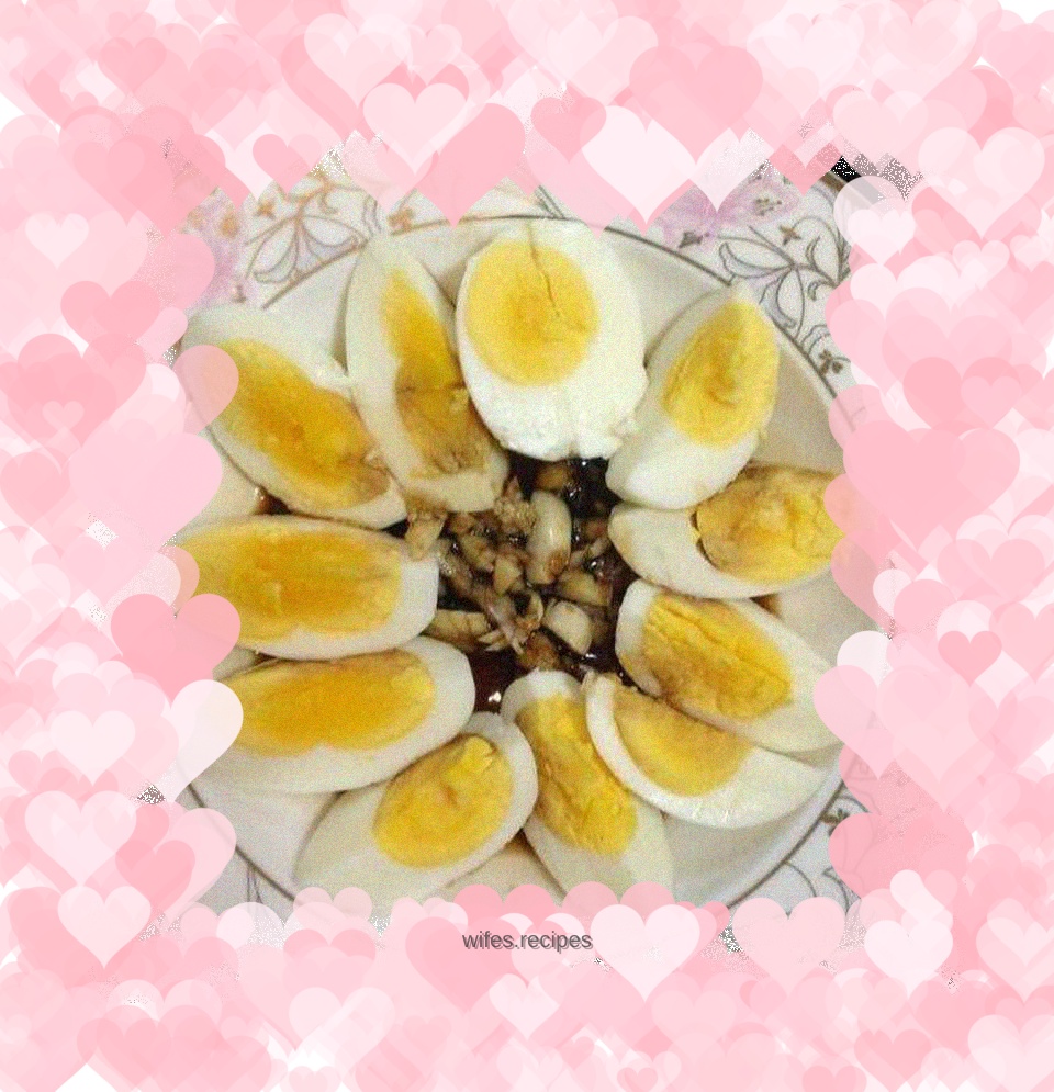 Poached eggs in sauce