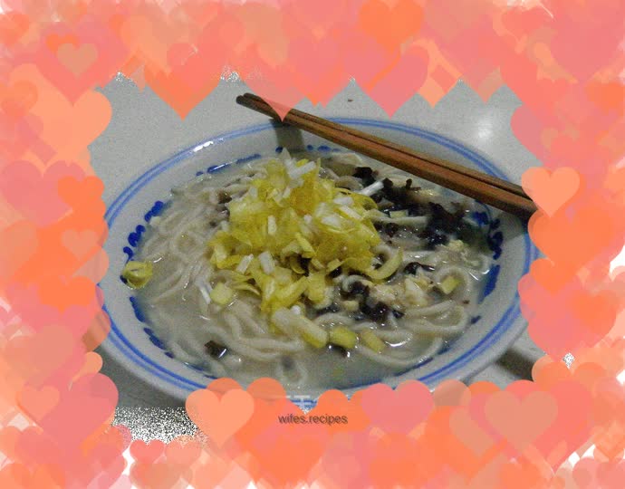 Egg and chive noodle soup