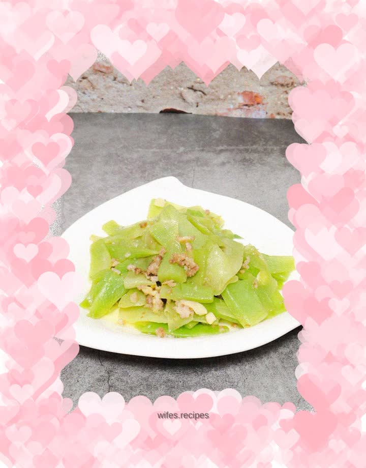 Stir-fried minced pork with lettuce