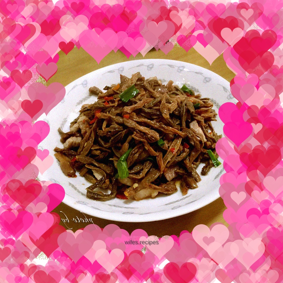 Stir-fried pork with dried cowpeas