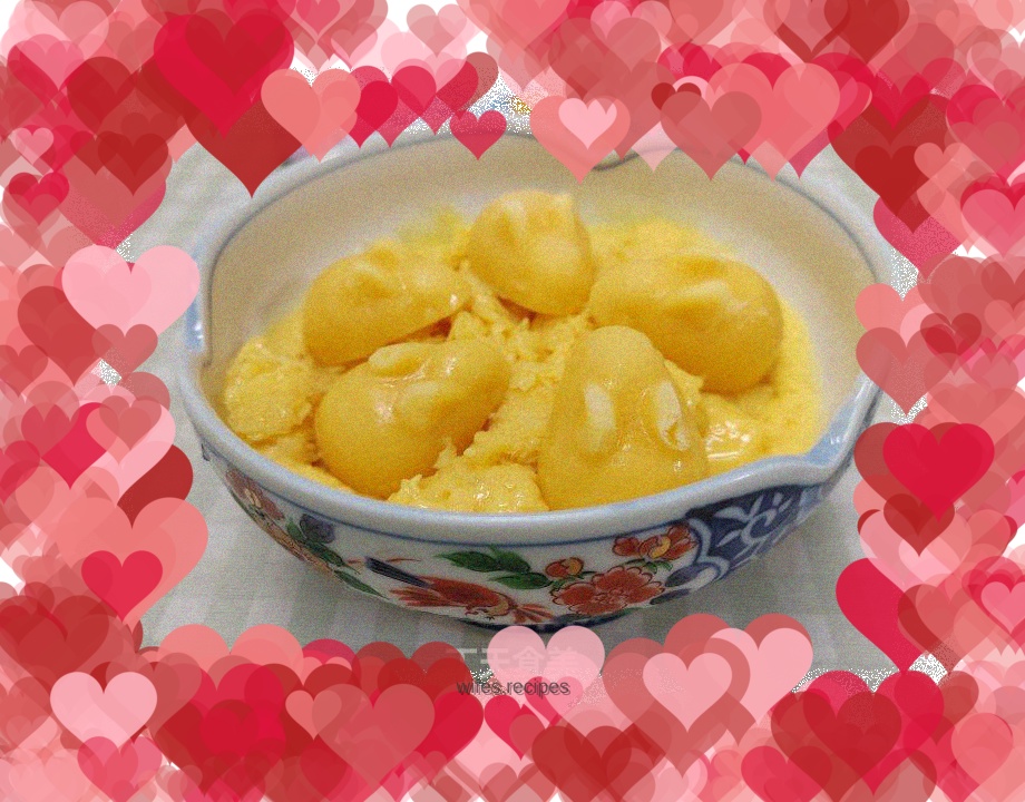 Mango yogurt smoothie