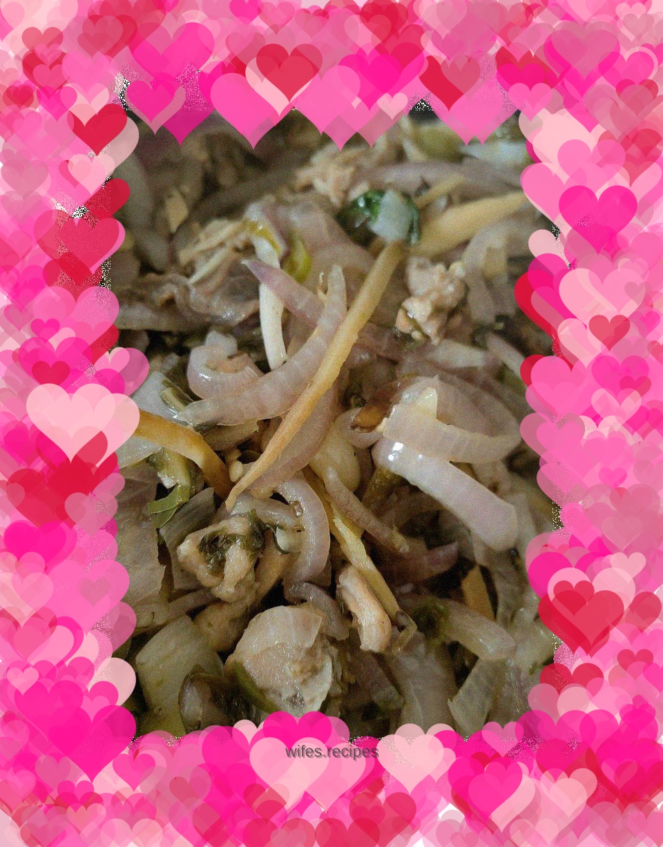 Fried pork with green pepper and onion